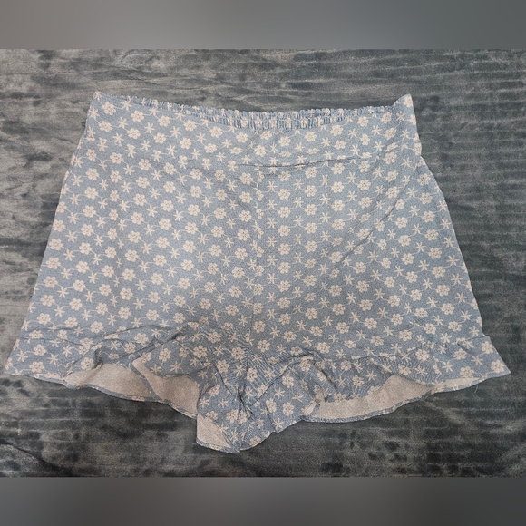BCBG Blue Floral Ruffle Stretch Shorts! - Picture 1 of 5